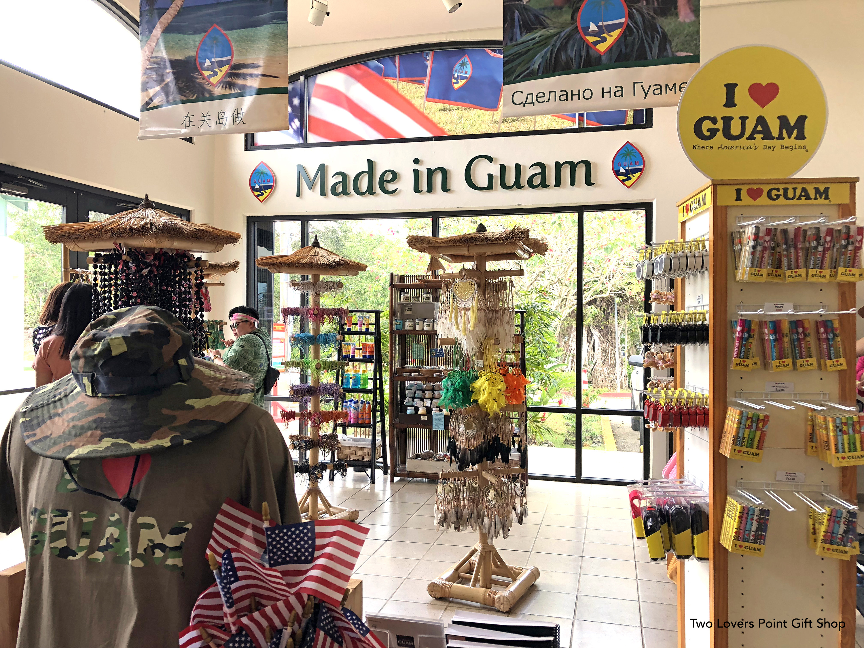 The gift shop at Two Lovers Point